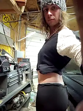 cdressupdiva online show from March 1, 2025, 9:15 pm