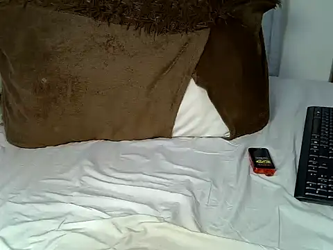 pretty leila2 online show from April 18, 2026, 2:19 pm