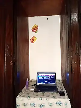 Snapshot of The-Peach-Flexer chatting on October 31, 2025, 9:54 pm The-Peach-Flexer online show from October 31, 2025, 9:54 pm