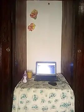 Snapshot of The-Peach-Flexer chatting on November 13, 2025, 10:02 pm The-Peach-Flexer online show from November 13, 2025, 10:02 pm