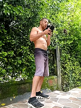 sebasxx97 online show from April 15, 2026, 3:16 pm