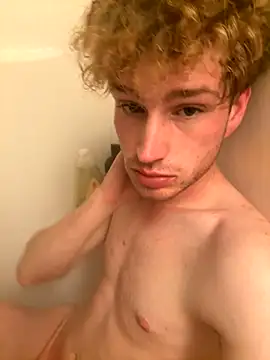 Snapshot of CreamyAustin chatting on November 7, 2025, 1:43 am CreamyAustin online show from November 7, 2025, 1:43 am