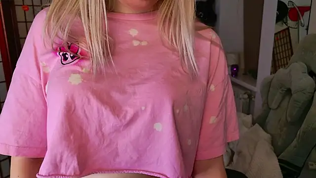 Snapshot of Beatrica_Klein chatting on November 2, 2025, 2:11 pm Beatrica Klein online show from November 2, 2025, 2:11 pm