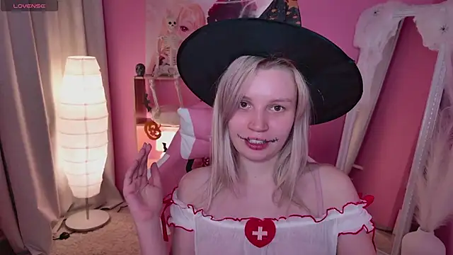 Snapshot of Beatrica_Klein chatting on October 28, 2025, 3:55 pm Beatrica Klein online show from October 28, 2025, 3:55 pm