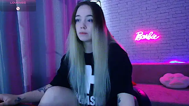 Snapshot of -Stacyy- chatting on September 19, 2025, 5:00 am -Stacyy- online show from September 19, 2025, 5:00 am