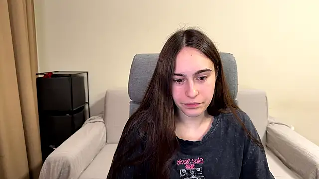 Snapshot of AliceKolltt chatting on June 6, 2026, 8:36 pm AliceKolltt online show from June 6, 2026, 8:36 pm