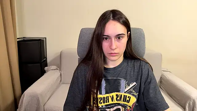 Snapshot of AliceKolltt chatting on June 9, 2026, 8:43 pm AliceKolltt online show from June 9, 2026, 8:43 pm
