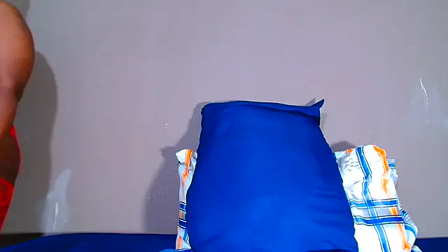 BERNINIBLUSHX89 online show from April 12, 2026, 8:34 pm