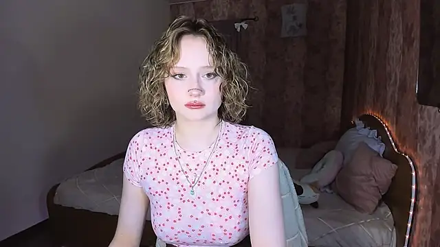 MariaMango online show from April 14, 2026, 7:08 pm