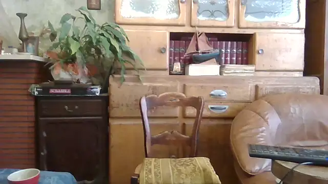 Snapshot of sympatrique chatting on March 16, 2025, 8:43 am sympatrique online show from March 16, 2025, 8:43 am