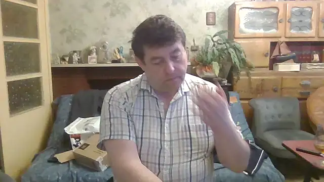 Snapshot of sympatrique chatting on September 15, 2025, 4:40 pm sympatrique online show from September 15, 2025, 4:40 pm