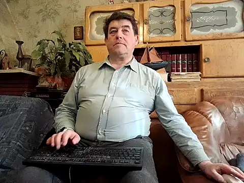 Snapshot of sympatrique chatting on February 17, 2025, 12:05 pm sympatrique online show from February 17, 2025, 12:05 pm