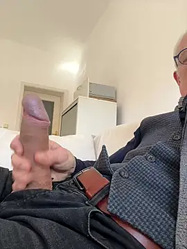 Frank22xx online show from March 3, 2026, 12:56 pm