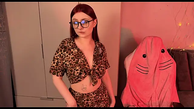 Snapshot of RozieRose chatting on October 26, 2025, 4:57 am RozieRose online show from October 26, 2025, 4:57 am