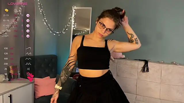 Snapshot of HumbleJess chatting on April 29, 2026, 4:11 pm HumbleJess online show from April 29, 2026, 4:11 pm