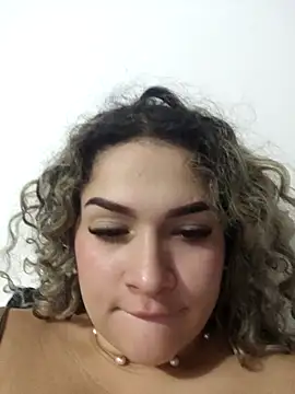 Snapshot of Sara_smiiith211 chatting on May 16, 2026, 4:33 am Sara smiiith211 online show from May 16, 2026, 4:33 am