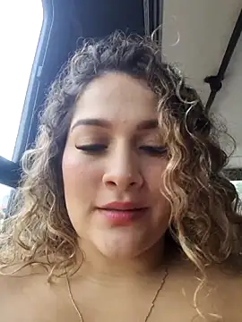 Sara smiiith211 online show from November 3, 2025, 10:13 pm