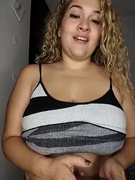 Sara smiiith211 online show from December 21, 2025, 10:06 am