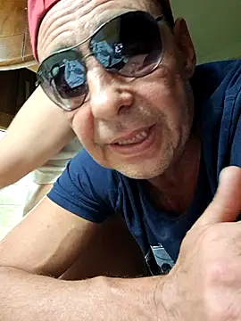 Snapshot of de_markko chatting on October 10, 2025, 5:14 pm de markko online show from October 10, 2025, 5:14 pm