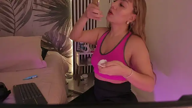 Samaantha-White online show from April 20, 2026, 11:24 am