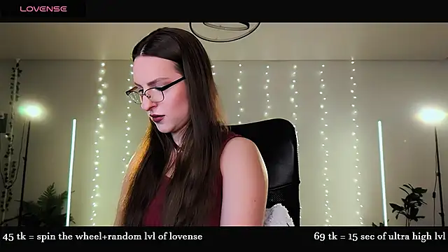 Snapshot of Alicia_x_art chatting on April 11, 2026, 5:49 pm Alicia x art online show from April 11, 2026, 5:49 pm