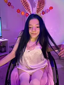 MiniSophiaa online show from April 4, 2026, 8:32 am