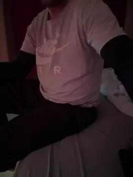 Snapshot of Bennyben8604 chatting on December 11, 2024, 7:14 pm Bennyben8604 online show from December 11, 2024, 7:14 pm