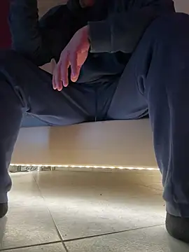 Snapshot of Bennyben8604 chatting on December 8, 2024, 10:57 pm Bennyben8604 online show from December 8, 2024, 10:57 pm