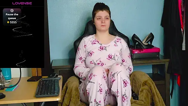 Snapshot of TreeJeanne chatting on December 1, 2025, 2:45 am TreeJeanne online show from December 1, 2025, 2:45 am