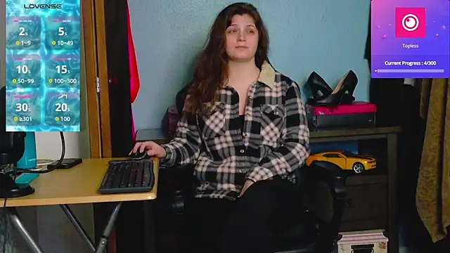 Snapshot of TreeJeanne chatting on November 7, 2025, 11:52 pm TreeJeanne online show from November 7, 2025, 11:52 pm