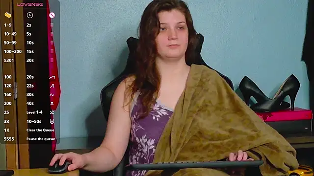 Snapshot of TreeJeanne chatting on November 5, 2025, 12:03 am TreeJeanne online show from November 5, 2025, 12:03 am