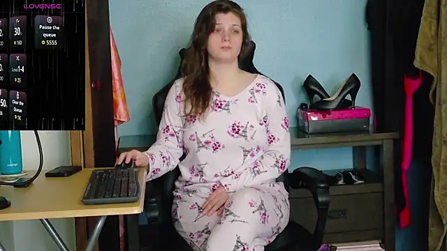 Snapshot of TreeJeanne chatting on October 26, 2025, 8:42 pm TreeJeanne online show from October 26, 2025, 8:42 pm