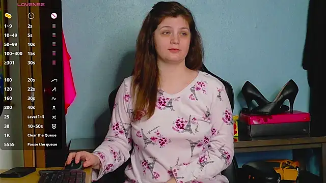 Snapshot of TreeJeanne chatting on November 4, 2025, 2:48 am TreeJeanne online show from November 4, 2025, 2:48 am