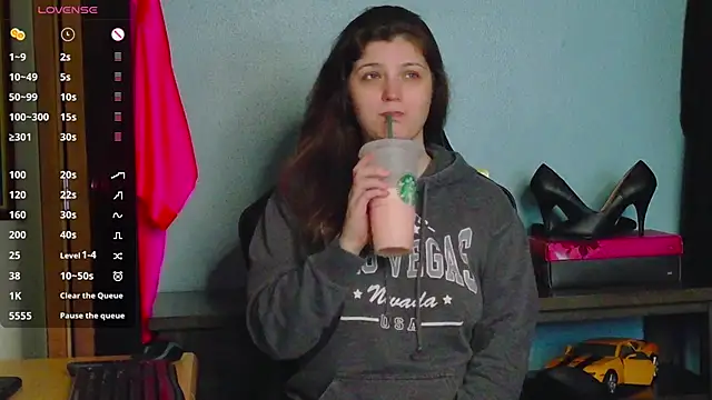 Snapshot of TreeJeanne chatting on November 3, 2025, 2:42 pm TreeJeanne online show from November 3, 2025, 2:42 pm