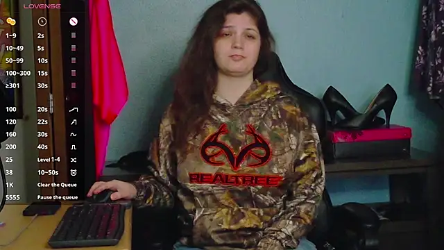 Snapshot of TreeJeanne chatting on November 2, 2025, 7:30 pm TreeJeanne online show from November 2, 2025, 7:30 pm