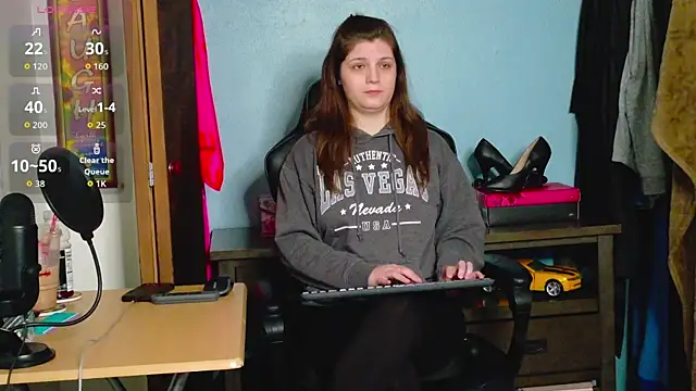 Snapshot of TreeJeanne chatting on November 9, 2025, 12:36 am TreeJeanne online show from November 9, 2025, 12:36 am