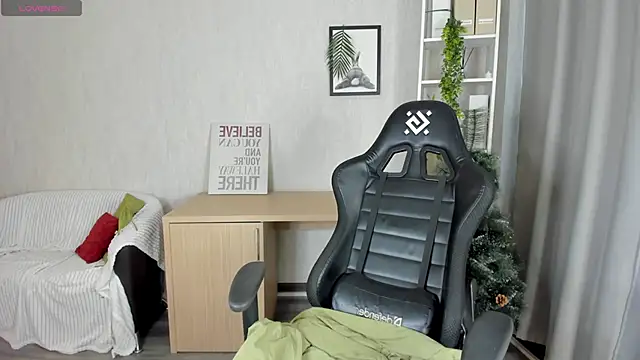 Stacy Luv online show from December 14, 2025, 9:04 am