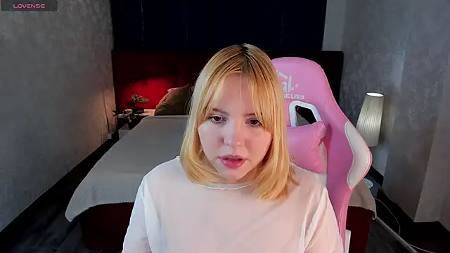 Stacy Luv online show from November 17, 2025, 9:13 am