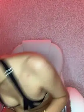 Snapshot of _Aura- chatting on February 19, 2025, 3:39 am  Aura- online show from February 19, 2025, 3:39 am