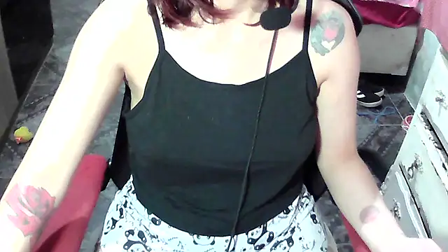 Snapshot of ManuEscarlate13 chatting on November 6, 2025, 5:11 am ManuEscarlate13 online show from November 6, 2025, 5:11 am