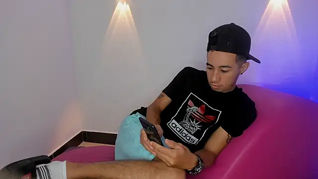 Snapshot of Threesome-no-mercy chatting on September 18, 2025, 1:25 pm Threesome-no-mercy online show from September 18, 2025, 1:25 pm