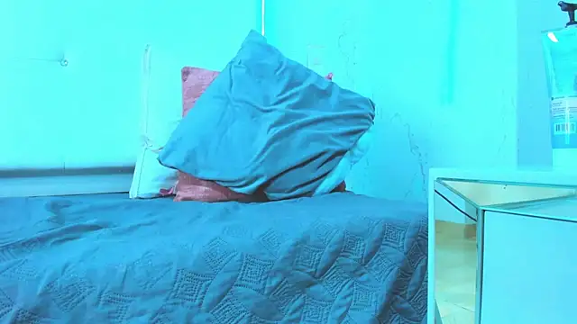 Little Jenni online show from April 18, 2026, 1:46 pm