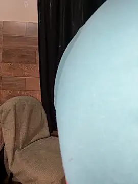 Snapshot of izumikarol chatting on December 5, 2025, 5:44 pm izumikarol online show from December 5, 2025, 5:44 pm