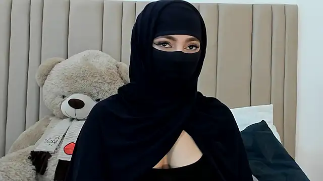 Snapshot of izadii chatting on December 15, 2025, 6:47 pm izadii online show from December 15, 2025, 6:47 pm