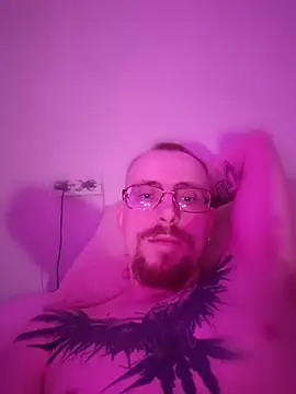 Snapshot of DavidMikli chatting on June 10, 2026, 12:23 am DavidMikli online show from June 10, 2026, 12:23 am