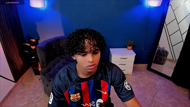 Snapshot of Noah_Smith04 chatting on December 15, 2025, 2:56 pm Noah Smith04 online show from December 15, 2025, 2:56 pm