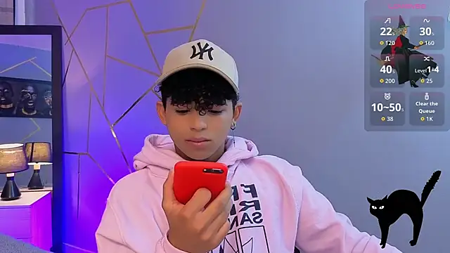 Snapshot of Noah_Smith04 chatting on October 27, 2025, 3:13 pm Noah Smith04 online show from October 27, 2025, 3:13 pm