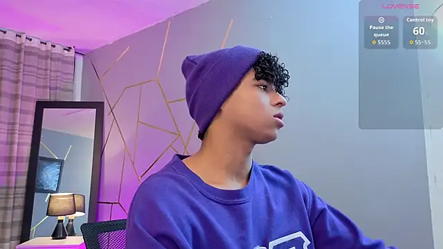 Snapshot of Noah_Smith04 chatting on October 29, 2025, 12:37 pm Noah Smith04 online show from October 29, 2025, 12:37 pm