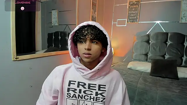 Snapshot of Noah_Smith04 chatting on November 10, 2025, 1:49 pm Noah Smith04 online show from November 10, 2025, 1:49 pm