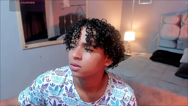 Snapshot of Noah_Smith04 chatting on November 28, 2025, 12:05 pm Noah Smith04 online show from November 28, 2025, 12:05 pm